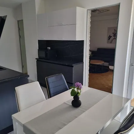 Sette Monti Apartment Pula